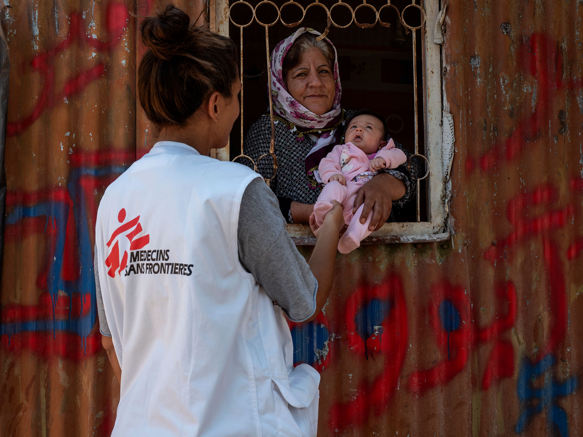 MSF’s health promotion team handles an essential part of the organization’s work at the Vathy reception centre on Samos. It involves providing preventive health education and ensuring that the people living in the camp can obtain care from MSF’s projects. 