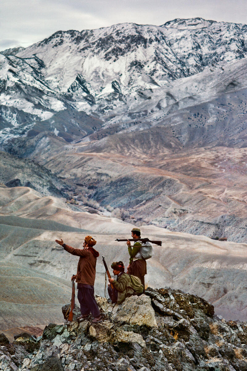 Trois soldat sur une montagne de la province du Logar en Afghanistan.