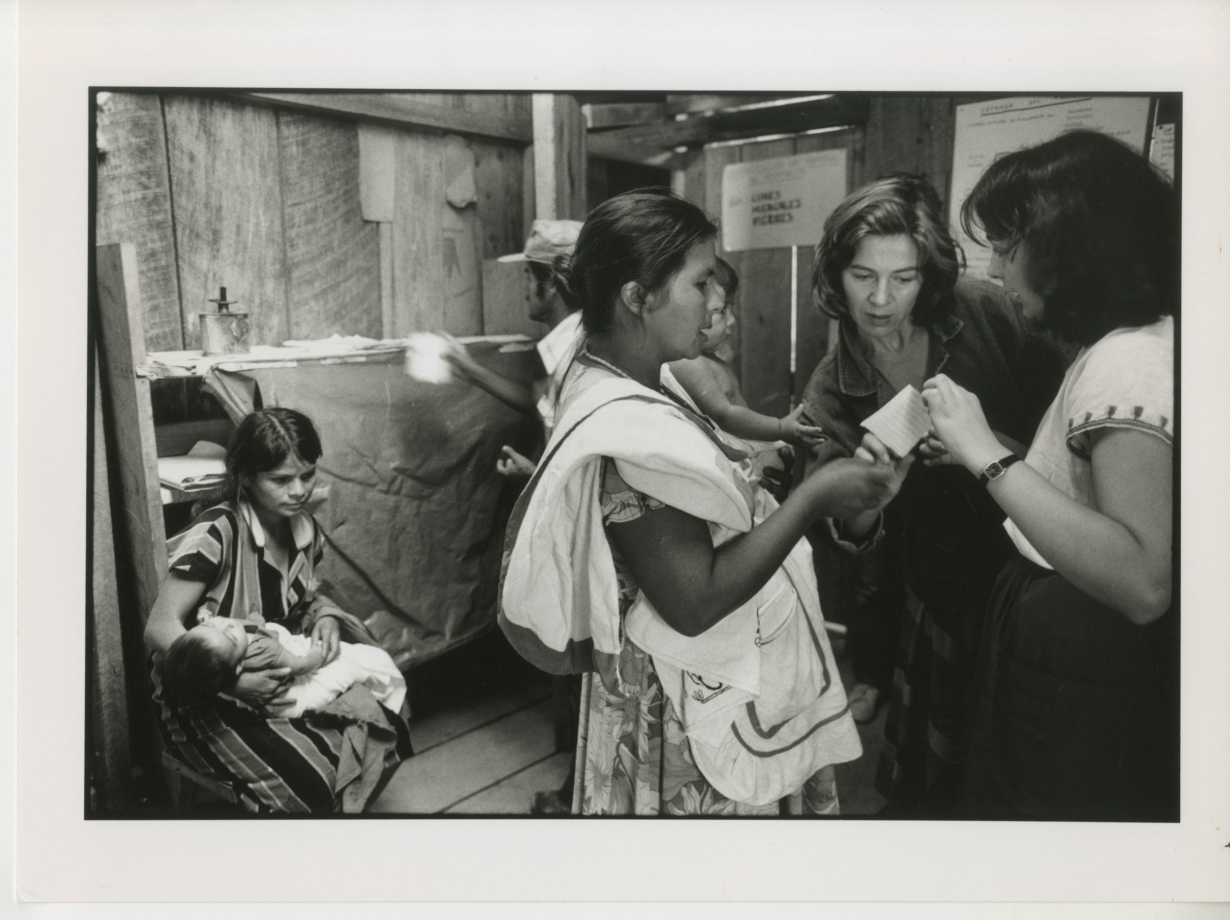 MSF staff work inside Mesa Grande refugee camp. Honduras 1985 