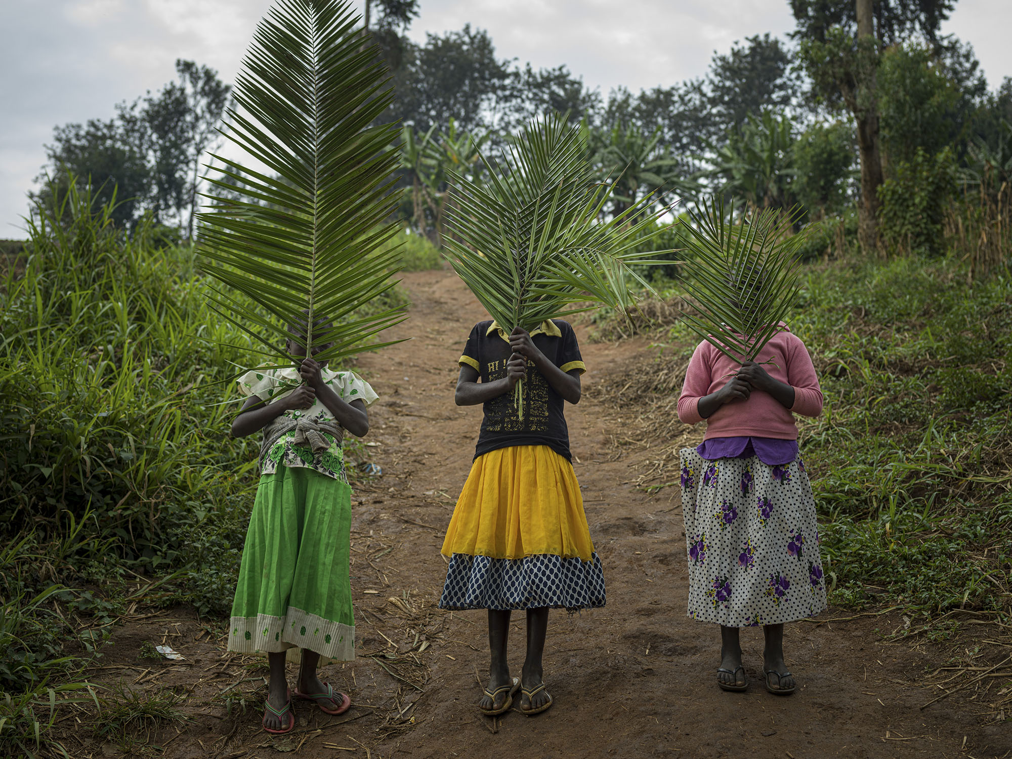 羅霍難民營附近的唯一水源。2021年攝於剛果民主共和國，伊圖里省德羅德羅。（攝影／Newsha Tavakolian／Magnum Photos）